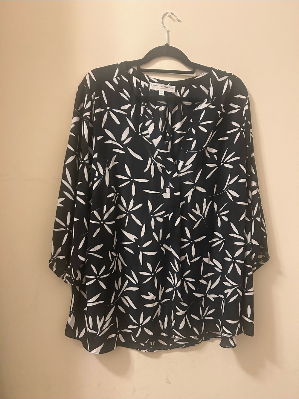 Women's Black & White Floral Print Blouse - Lightweight Tunic. Size 3x